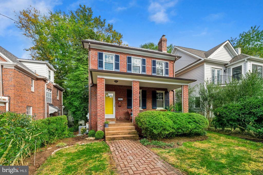 5923 33rd St NW in Washington, DC - Building Photo