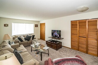 723 W Osage St, Unit 1 in Pacific, MO - Foto de edificio - Building Photo