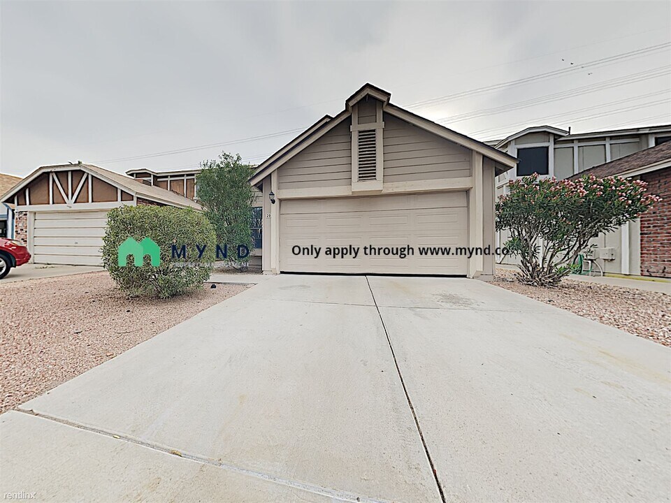 1915 S 39th St-Unit -Unit 29 in Mesa, AZ - Building Photo