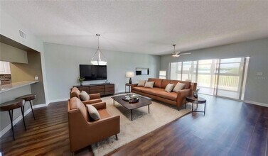 6495 Shoreline Dr, Unit 8104 in St. Petersburg, FL - Building Photo - Building Photo
