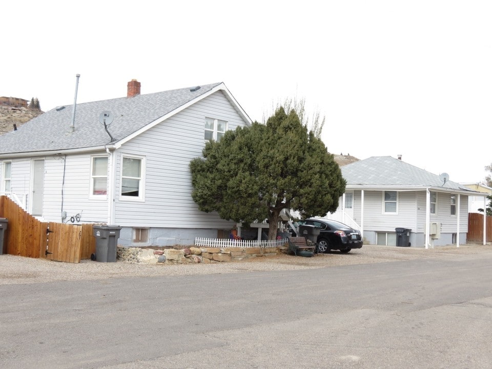 1008 McCarty Ave in Rock Springs, WY - Foto de edificio