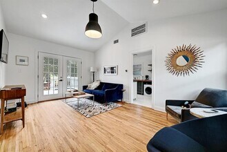 2943 Higgins St in Austin, TX - Building Photo - Building Photo