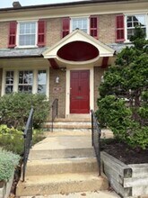 21 S Clinton St, Unit First Floor in Doylestown, PA - Foto de edificio - Building Photo