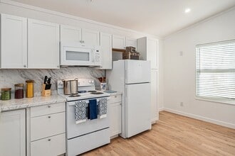 720 Pritchett Ln in Seven Points, TX - Building Photo - Building Photo