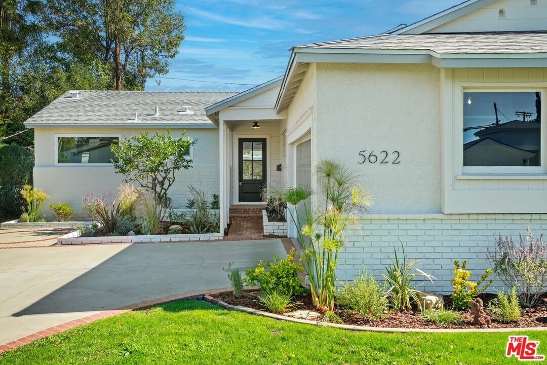 5622 Babbitt Ave in Los Angeles, CA - Building Photo