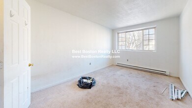 216 Revere Beach Pkwy, Unit 4 in Chelsea, MA - Building Photo - Building Photo