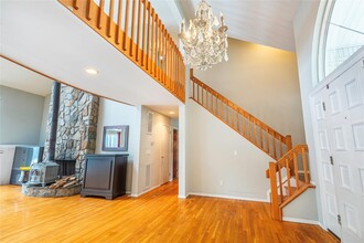 24 Wisteria Dr in Remsenburg, NY - Building Photo - Building Photo