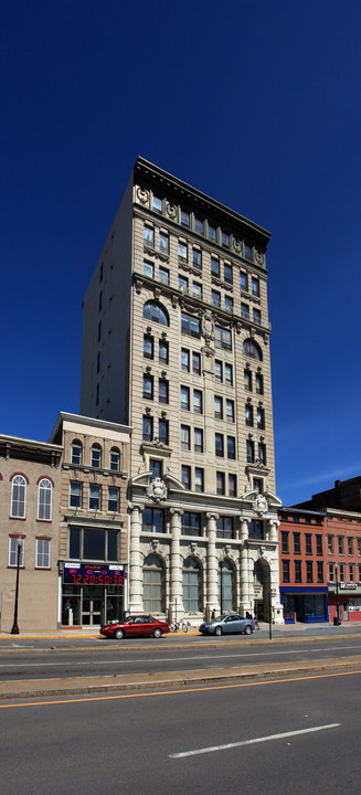 Genesee Tower in Utica, NY - Foto de edificio