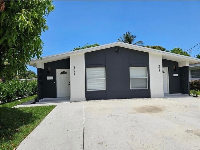 property at 2016 Dock St