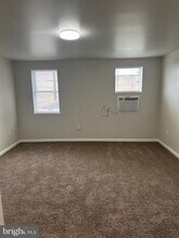 122 E Ridge Rd in Linwood, PA - Foto de edificio - Building Photo