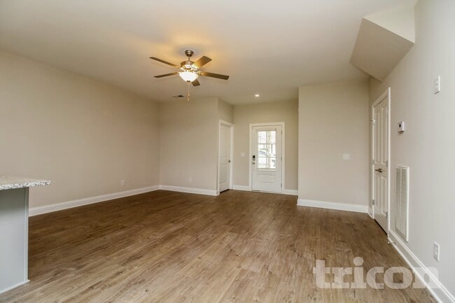 121 Dimaggio Dr in Springfield, TN - Foto de edificio - Building Photo