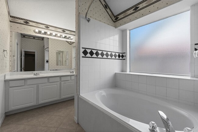 property at 805 Courtland View