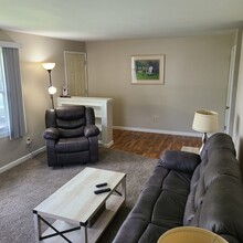 1331 Primrose Ln, Unit 1333 in Neenah, WI - Foto de edificio - Building Photo