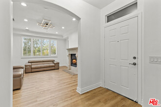 9108 Heritage Way in Inglewood, CA - Building Photo - Building Photo