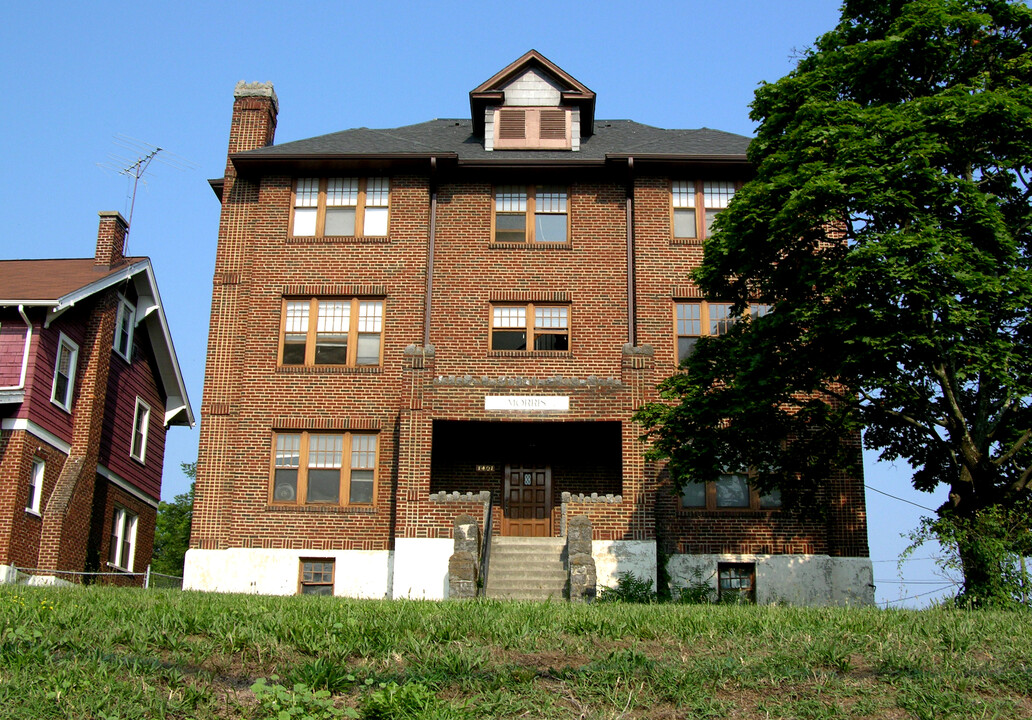 Morris Apartments in Roanoke, VA - Building Photo