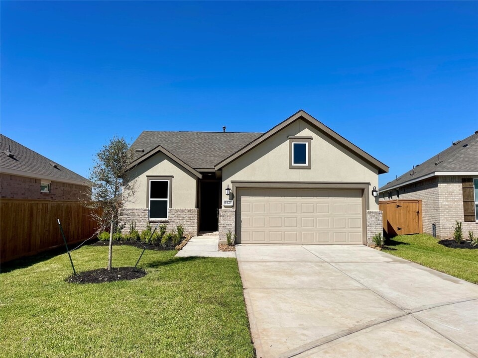 6423 Symphony Wave Dr in Park Row, TX - Building Photo