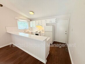 475 Cedar Lake Rd in Chapel Hill, NC - Building Photo - Building Photo