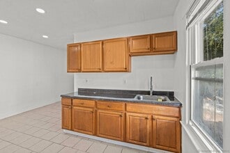 56 Blake St in New Haven, CT - Building Photo - Building Photo