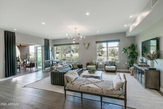 6166 N Scottsdale Rd in Paradise Valley, AZ - Building Photo - Building Photo