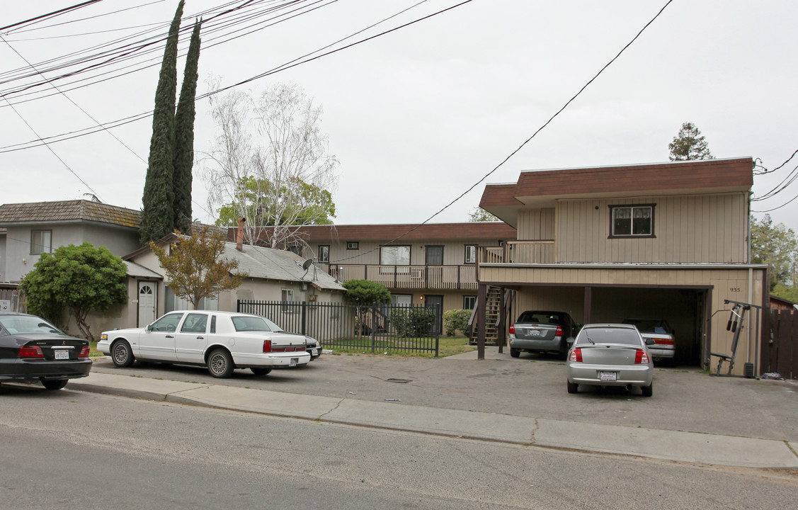 Kenwood Apartments in Turlock, CA - Building Photo