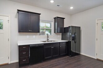 509 E Madison St, Unit B in Springfield, MO - Foto de edificio - Building Photo