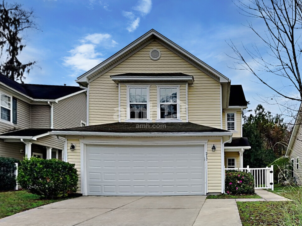 217 Chemistry Cir in Ladson, SC - Foto de edificio