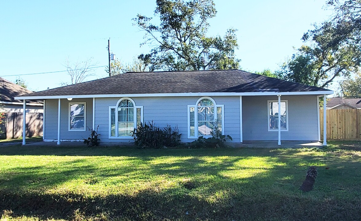 114 Treasure Dr in Houston, TX - Building Photo