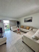 8005 Lake Dr in Doral, FL - Building Photo