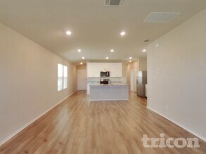 5104 Saddle Clb Dr in Georgetown, TX - Foto de edificio - Building Photo