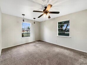 908 Loggins Dr in West Columbia, TX - Building Photo - Building Photo