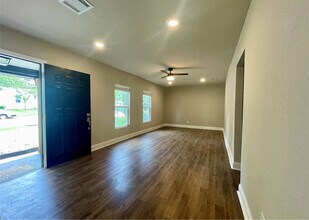 2301 Garrison Ave in Fort Worth, TX - Building Photo - Building Photo