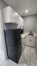870 NW 84th Ter, Unit A in Miami, FL - Foto de edificio - Building Photo