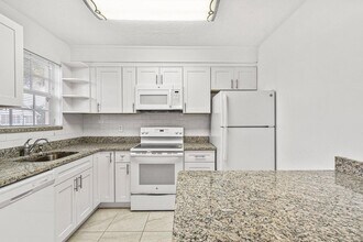 101 Akron St in Lake Worth Beach, FL - Building Photo - Building Photo