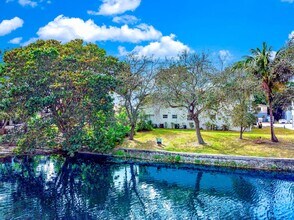 374 Sunshine Dr in Coconut Creek, FL - Foto de edificio - Building Photo