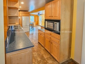 2 Haselden Dr in Cloverdale, CA - Building Photo - Building Photo