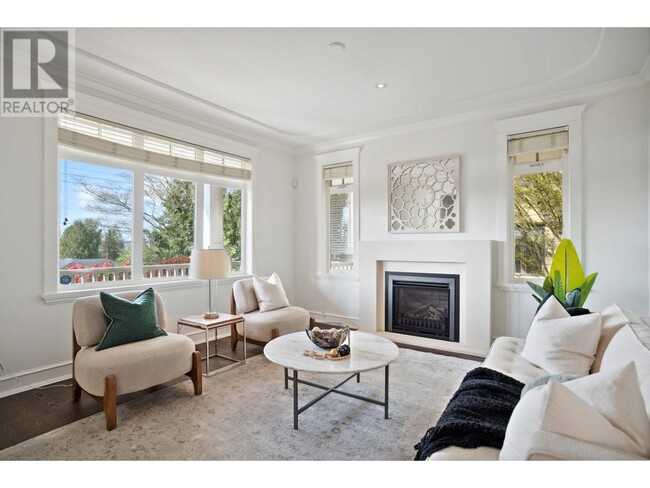 2185 Lawson Ave in West Vancouver, BC - Building Photo - Building Photo