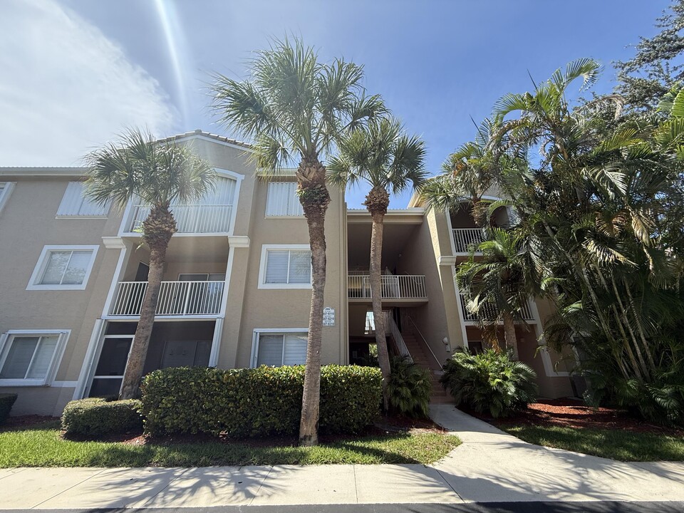 266 Village Blvd in Tequesta, FL - Building Photo