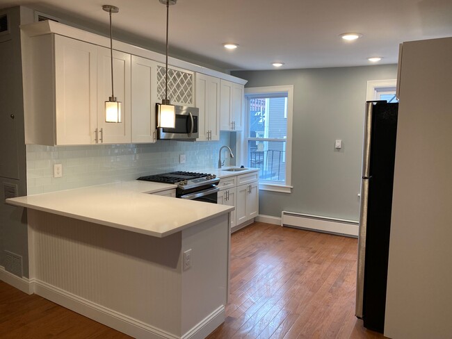 29 Chelsea St in Boston, MA - Building Photo - Building Photo