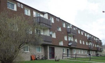 MacIntosh Court Apartments in Brighton, ON - Building Photo