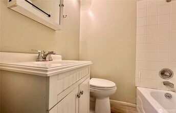 112 Wells Ave S, Unit 114- in Renton, WA - Building Photo - Building Photo