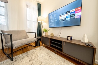 305 E 95th St in New York, NY - Building Photo - Building Photo