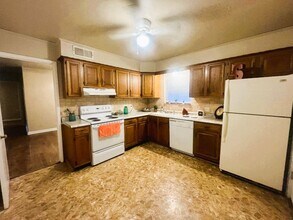 3808 NW 58th St in Oklahoma City, OK - Building Photo - Building Photo