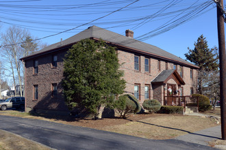 Weston Court Apartments in Braintree, MA - Building Photo - Building Photo