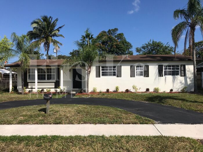 221 N 65th Way in Hollywood, FL - Building Photo