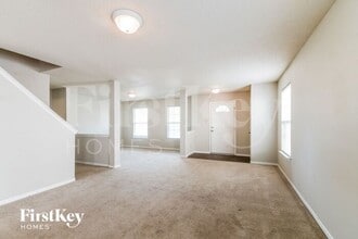 12663 Republic Dr in Fishers, IN - Foto de edificio - Building Photo