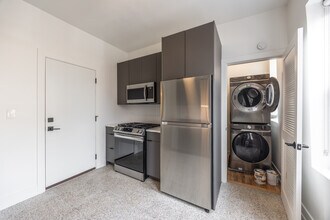 3051 W Medill Ave in Chicago, IL - Building Photo - Building Photo