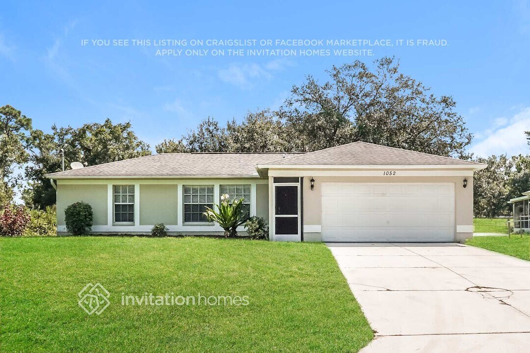 1052 Mosaic St in North Port, FL - Building Photo