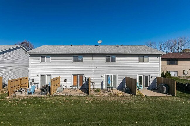 1390 Daleview Dr, Unit Duplicate of 4 in Marion, IA - Foto de edificio - Building Photo