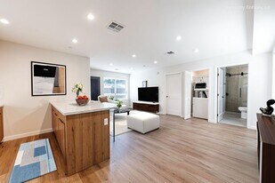 1857 Crenshaw Blvd in Los Angeles, CA - Building Photo
