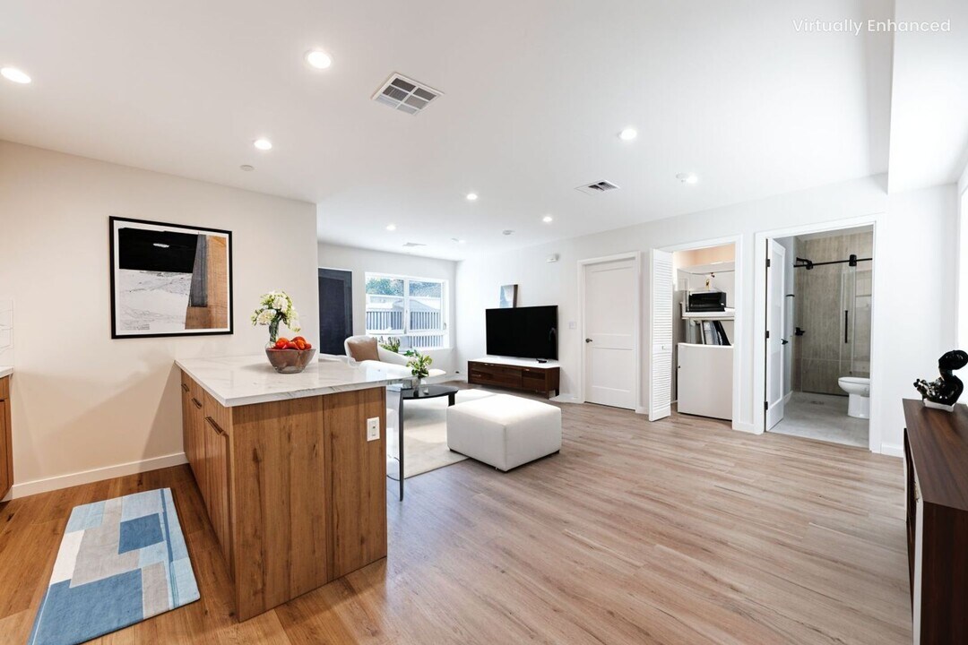 1857 Crenshaw Blvd in Los Angeles, CA - Building Photo